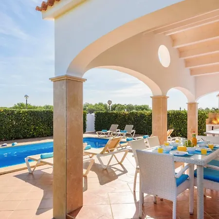 Juana By * Cala en Bosch